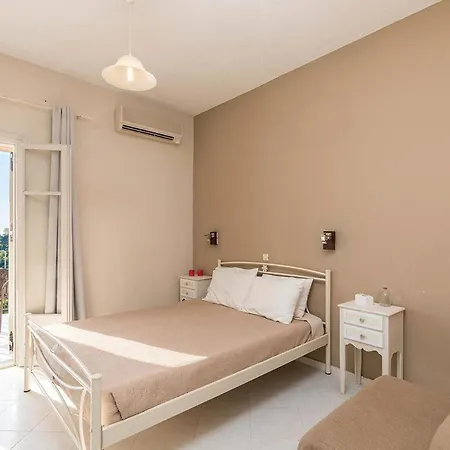 Lägenhet And With Swimming Pool And Sea View In Beach, Corfu *